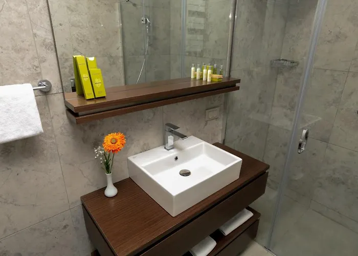 Retro 9 Homes & Istambul